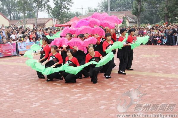 鄉(xiāng)村文明行動讓禹城辛店鎮(zhèn)農(nóng)民有了跳舞場地。