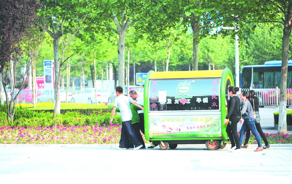 營養(yǎng)早餐車進駐活動現(xiàn)場