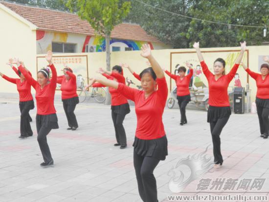 夏津雷集鎮(zhèn)大姜莊村建起休閑廣場